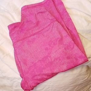 Pink exercise leggings, capri